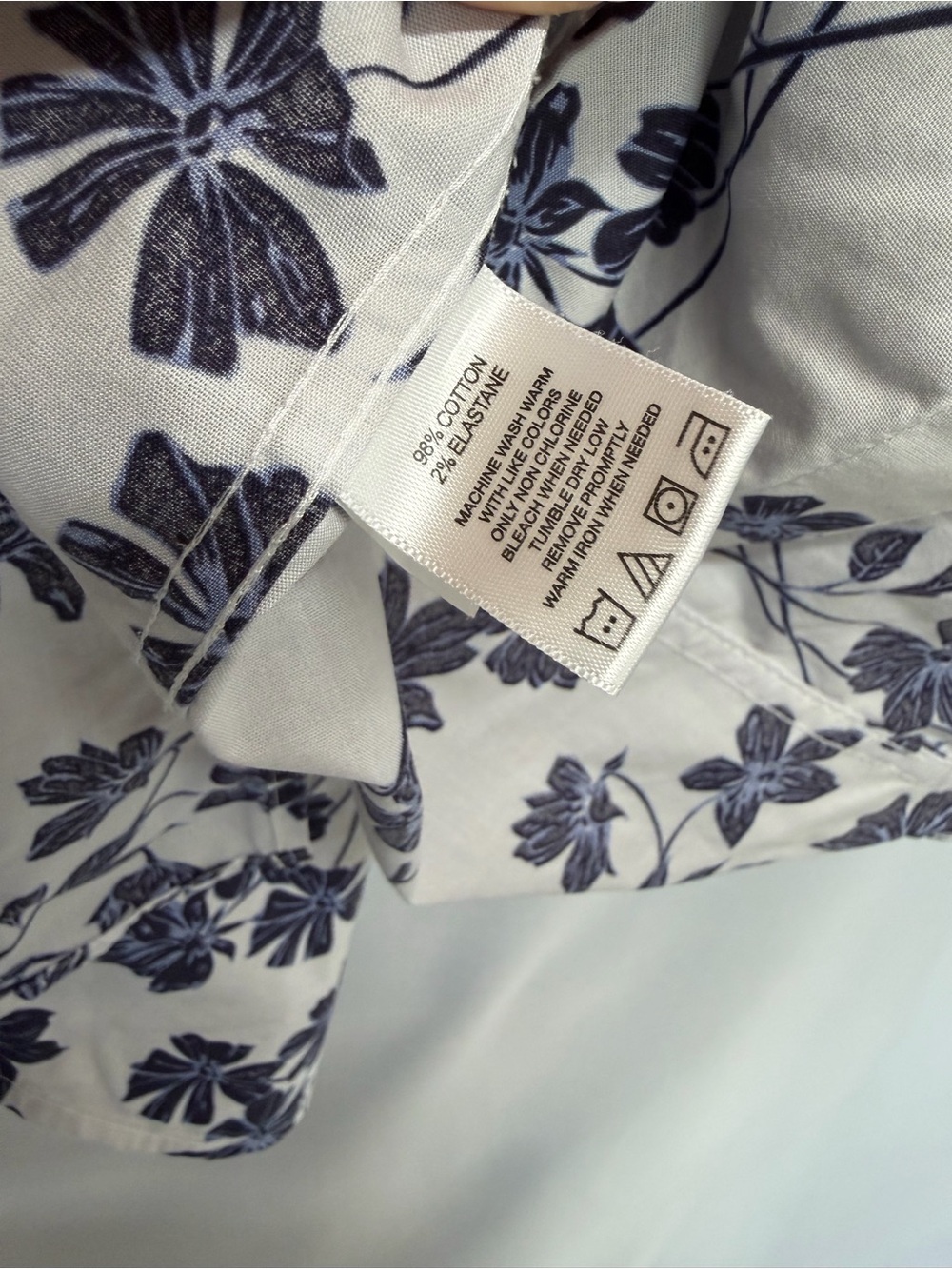 Foxcroft White Blue Floral Buttondown Top No Iron Stretch Cotton Large - Picture 6 of 7